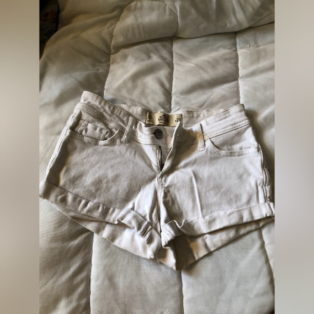 Hollister jean shorts size 00